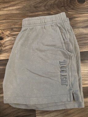 Nike Light Grey 'JUSTDOIT.' Casual Fleece Shorts. Large.